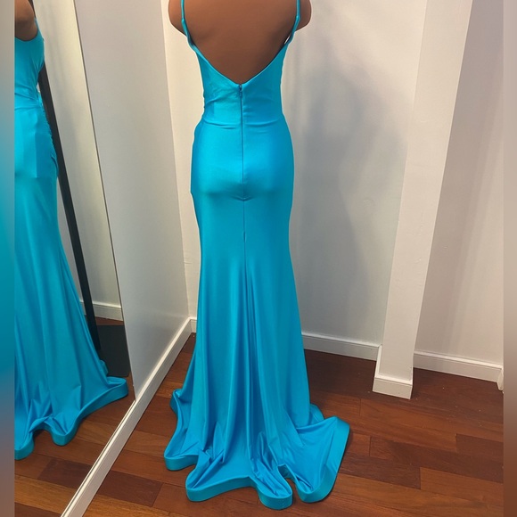 Ruched Satin Jersey dress with slit. - Picture 5 of 13